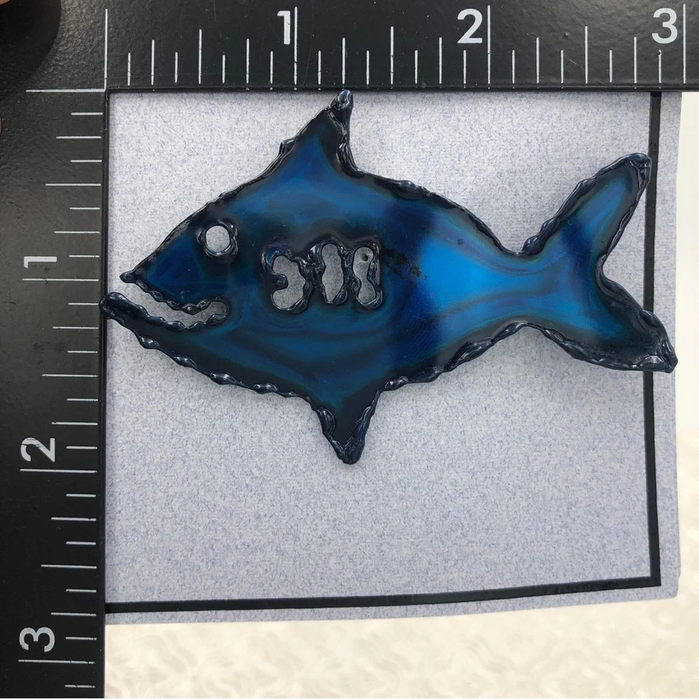 🌼 Blue Fish Metal Artesian Pin Brooch